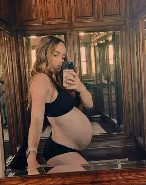 Caity Lotz / caitylotz