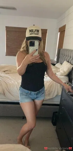 Hotwife_Vxxx / _torias_secret_ / hot_wife_victoria