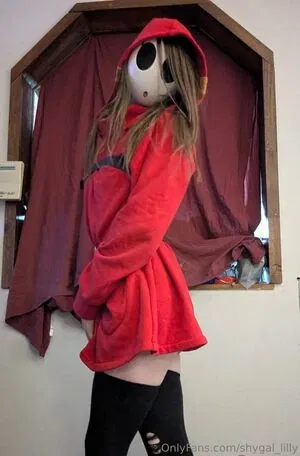 ShyGal_Lilly / shyishgal