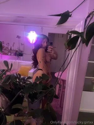 imaluckygirlxx / lucky.girlxx