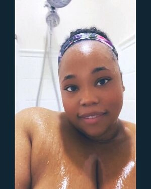 Krissi Monique / Krissi_Monique / krissimonique