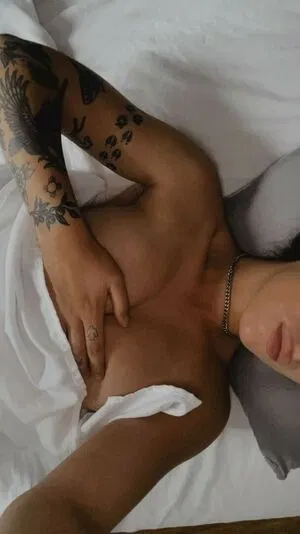 Faye Lark / faye.lark / hoodooqueen / larkfaye