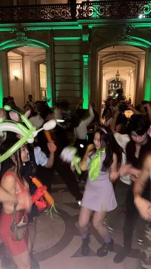 1260479805 / iseetan / seethefunny / siitan.irl