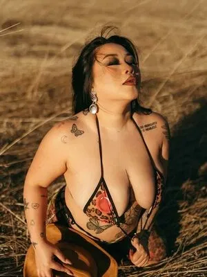 Mee Wang / m34tymeeow / meeciwang