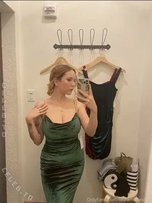 Laura Earnesty / LauraMarieXoXo / Lauramarie828 / lauramariexoxo.official