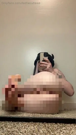 feetiecutie__ / feetiecutieee