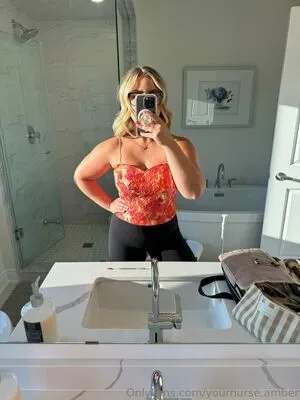 sparklyscrubs / yournurse.amber