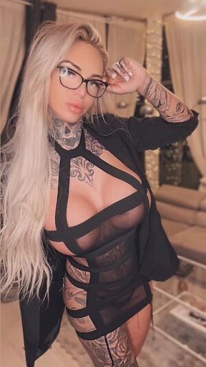 TS-MiaDeluxxe Transgirl / ts-miadeluxxe
