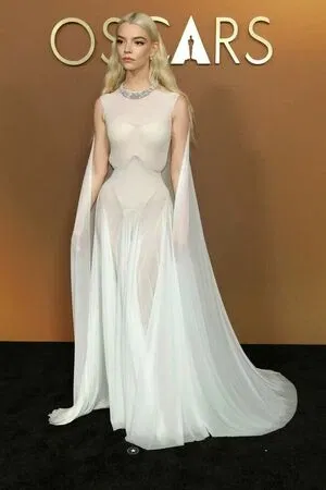 Anya Taylor-Joy / anyataylorjoy