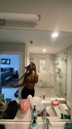 theyluvrae_ / theyluvrhae