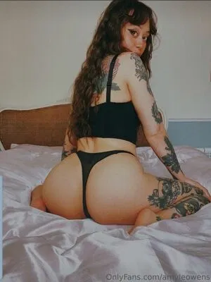 Amy Le Owens / amyleowens