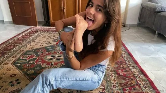 carlasfeetfrenchgirl / lipsbycarla