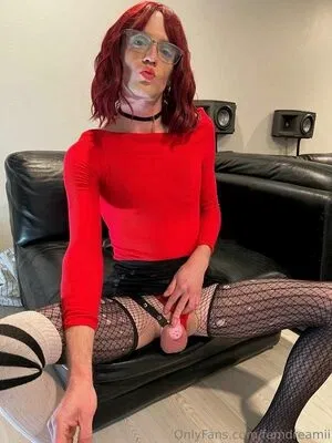 BellaaroseXXX / bellaarosexx / femdreamii