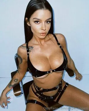 angie_angell / angie_angelll