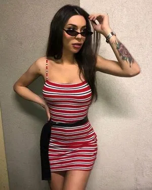 Queenvickitei / Victoria Tei / _victoriatei / https: / queenvickytei