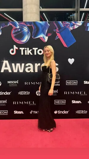 Bubbell / buttmior / itsbubbell