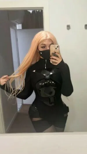 Aurelia Baker / aureliabakerx / aureliaxbaker