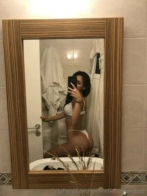 antonellahernandez / antonellahernandezz