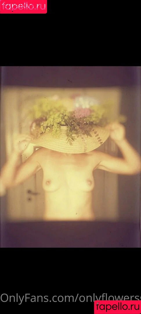 onlyflowersgirl / vibin_hippie_42069