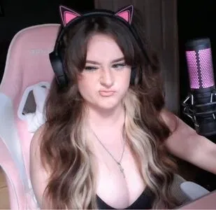 HeckSnekx / carla_fayee / xocxrlaaa / xocxrlaaa_