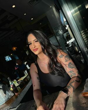 Claudelia Zarate / ohmy_claud / only1laurazarate