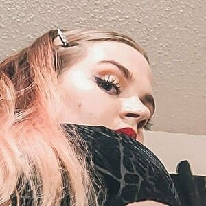 Kinky.Curvy.Kat