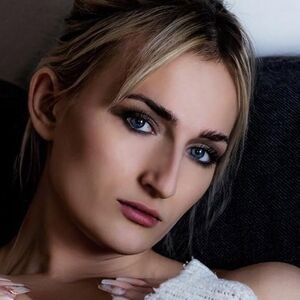 Zoerosedaily / zoeroseofficial