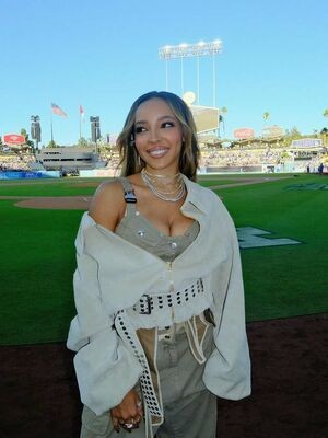 OfficialTinashe / Tinashe / slimred_20 / tinashejogensen / tinashenow