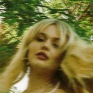 Emily Alyn Lind / emilylind