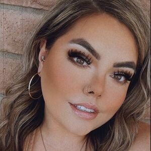 Lilly M / lilly.m.243789736 / lilym1710