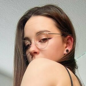 juliehopps_ / juliehoppsfree