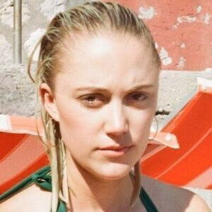 Maika Monroe / maikamonroe