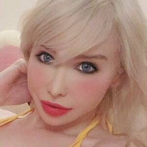 Sarina Valentina / SarinaValentina / https: / sarinavalentinaxo