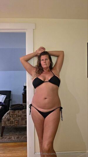 ashleyjmusic / ashleyjordanofficial