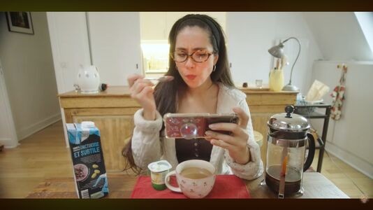 Charlie Danger / Les Revues du Monde / charlie__danger / revuesdumonde