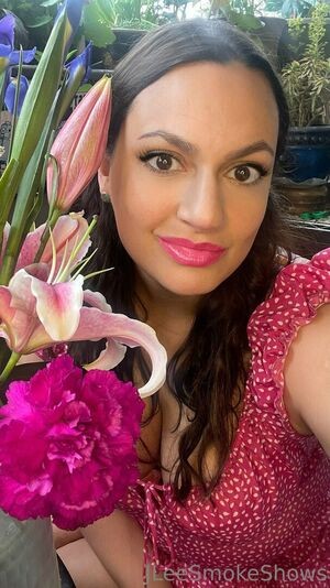selenabaddie408s / selenasmokeshows