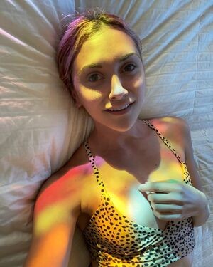 Alyson Stoner / alysonstoner
