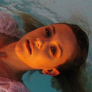 Lili Reinhart / lilireinhart