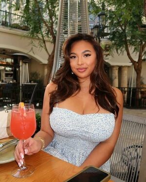 LINDA VO / itslindavo / itslindavo_ / lindavo