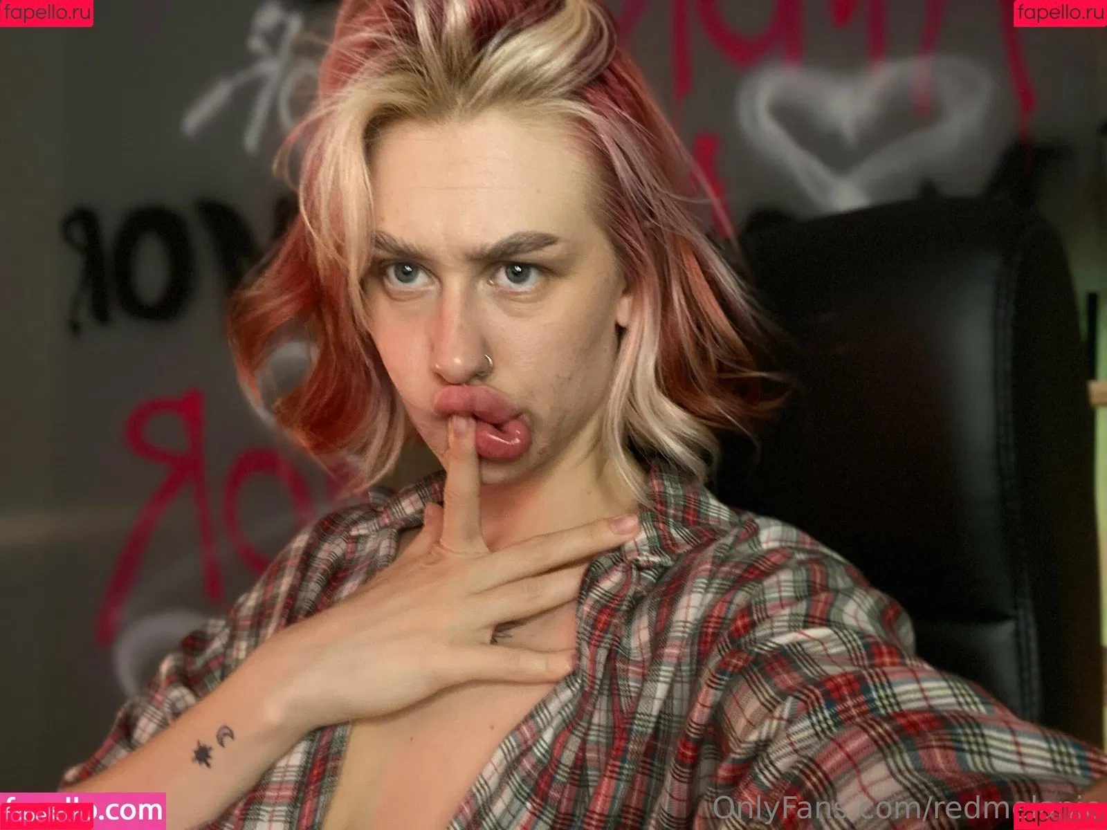 redmelanie Onlyfans Photo Gallery 