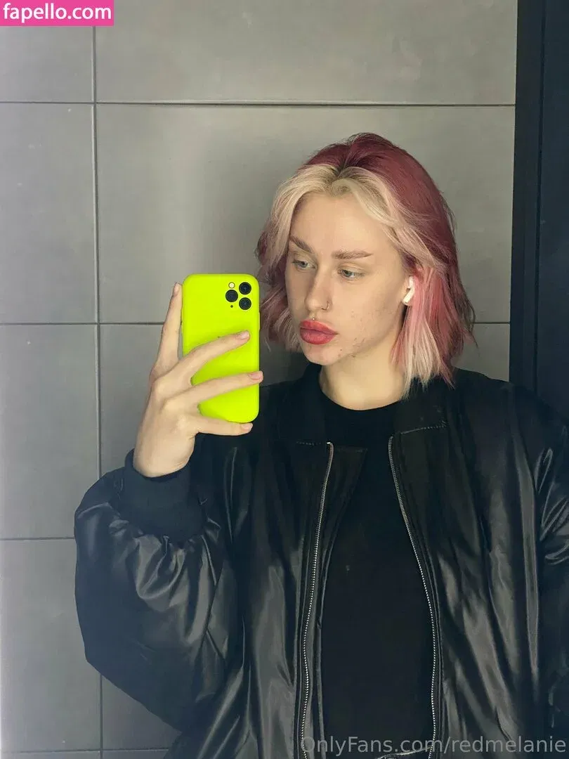 redmelanie Onlyfans Photo Gallery 
