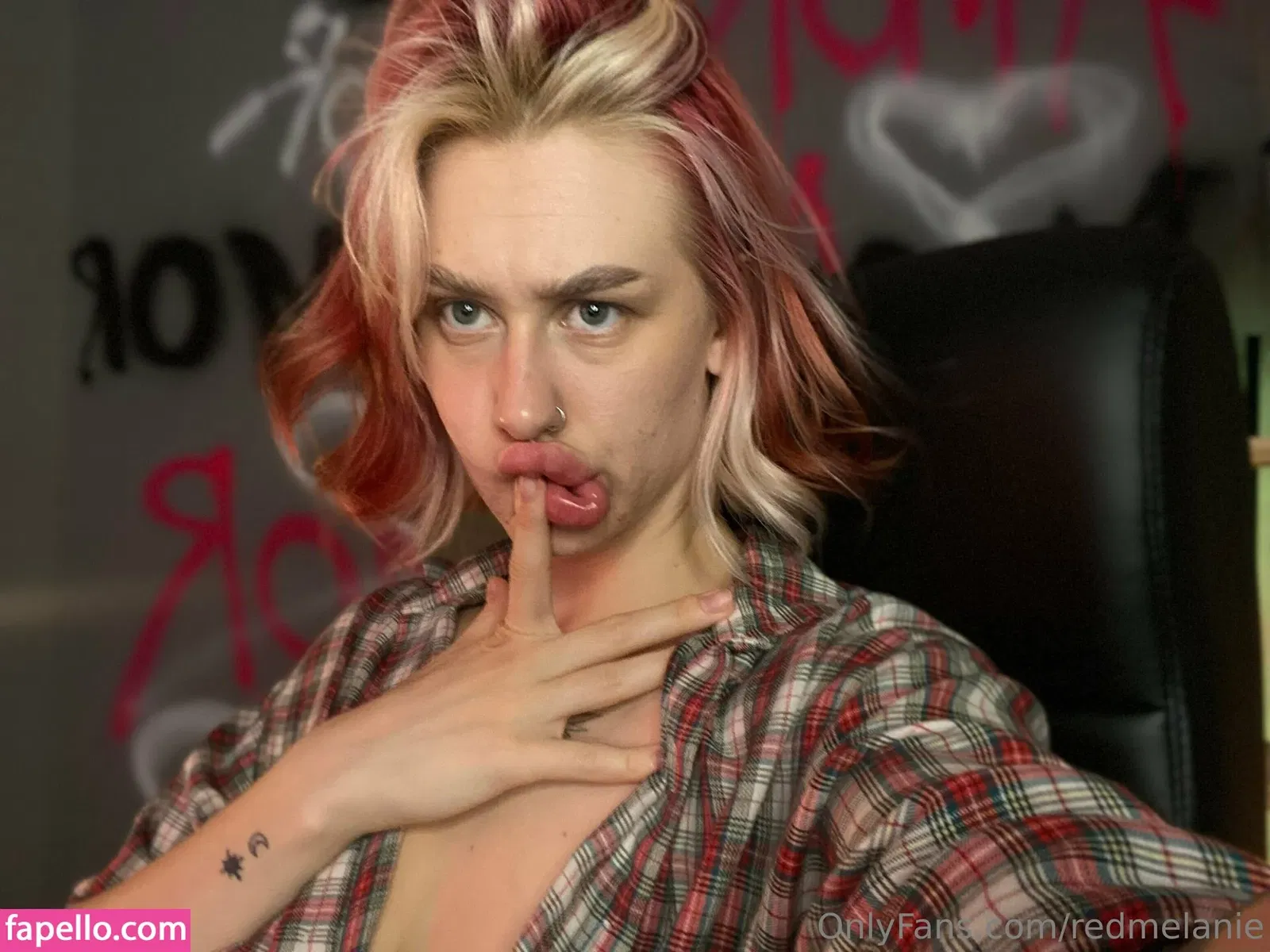 redmelanie Onlyfans Photo Gallery 