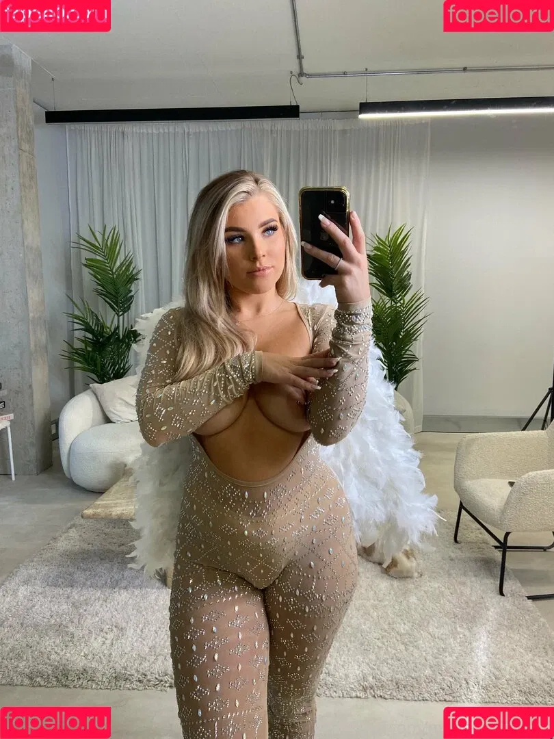 madelenewright Onlyfans Photo Gallery 