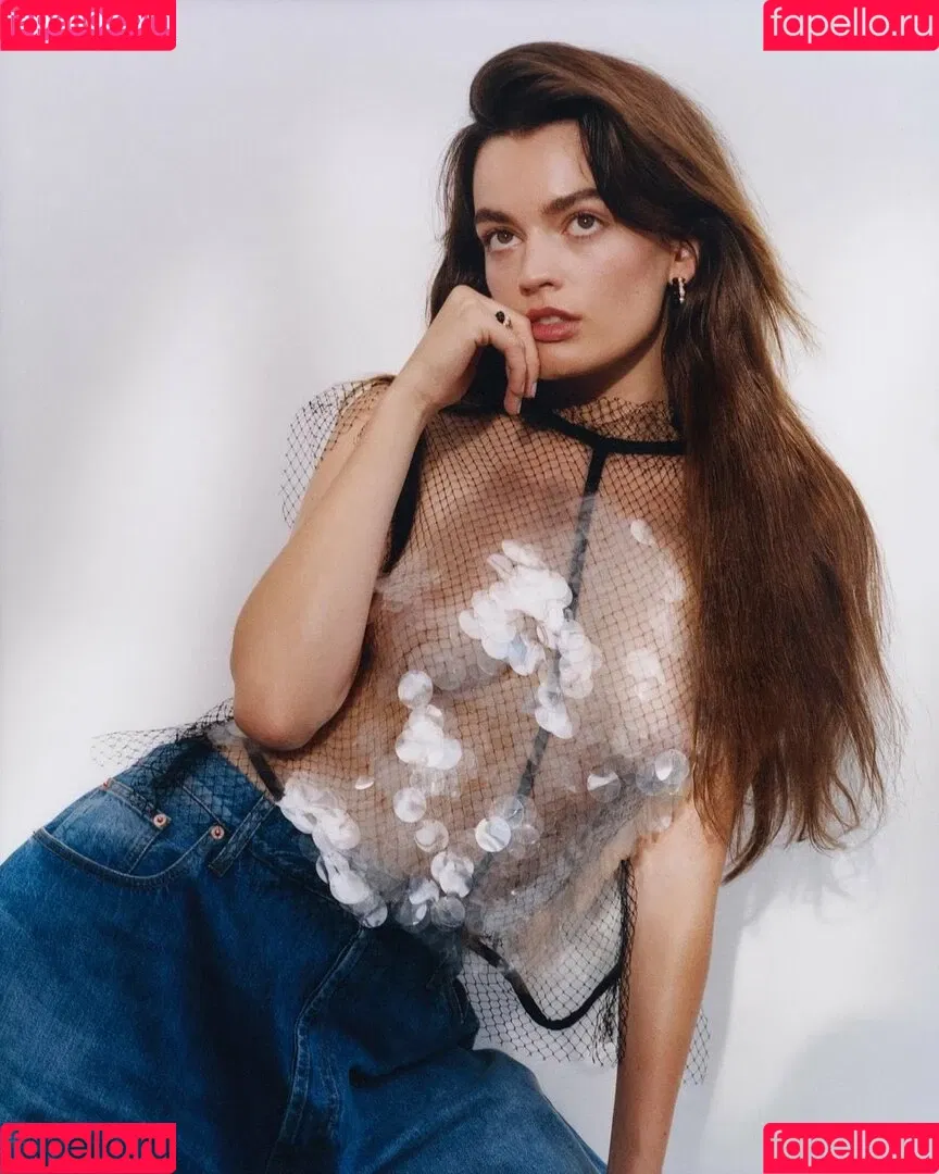 Emma Mackey Onlyfans Photo Gallery 