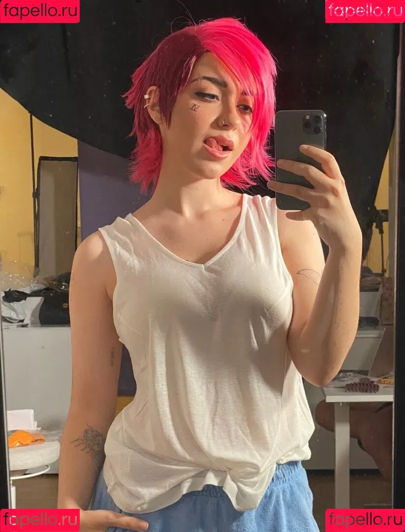 AnniTheDuck Onlyfans Photo Gallery 