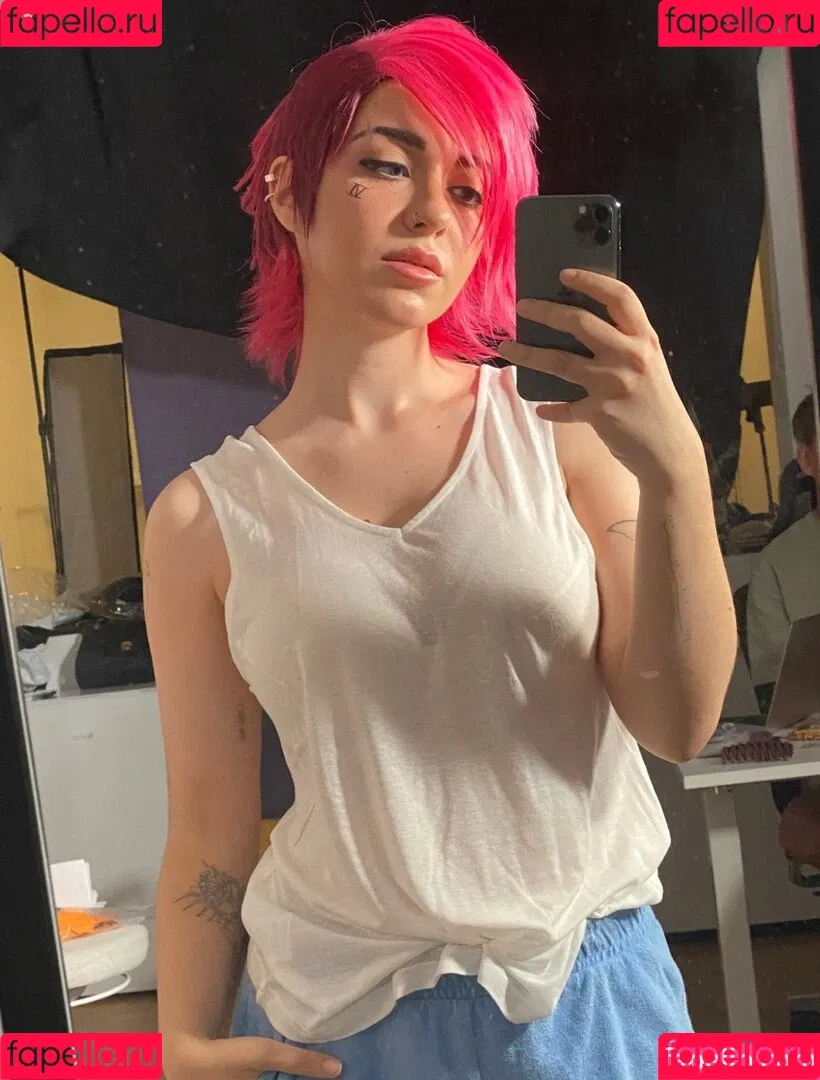 AnniTheDuck Onlyfans Photo Gallery 
