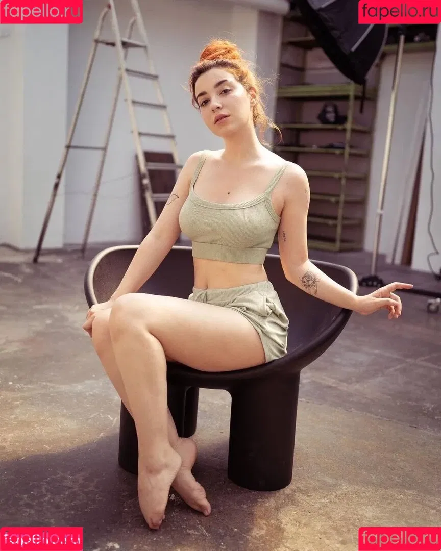 AnniTheDuck Onlyfans Photo Gallery 