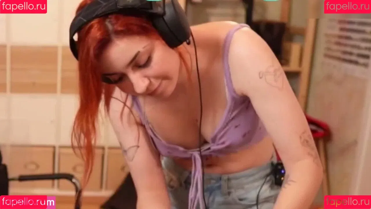 AnniTheDuck Onlyfans Photo Gallery 