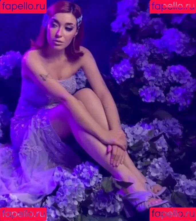 AnniTheDuck Onlyfans Photo Gallery 