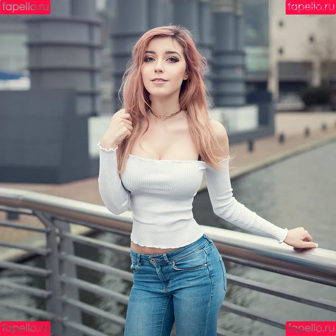 AnniTheDuck Onlyfans Photo Gallery 